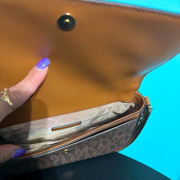 Crossbody Mk New.. Authentic 100% - Picture 4 of 5